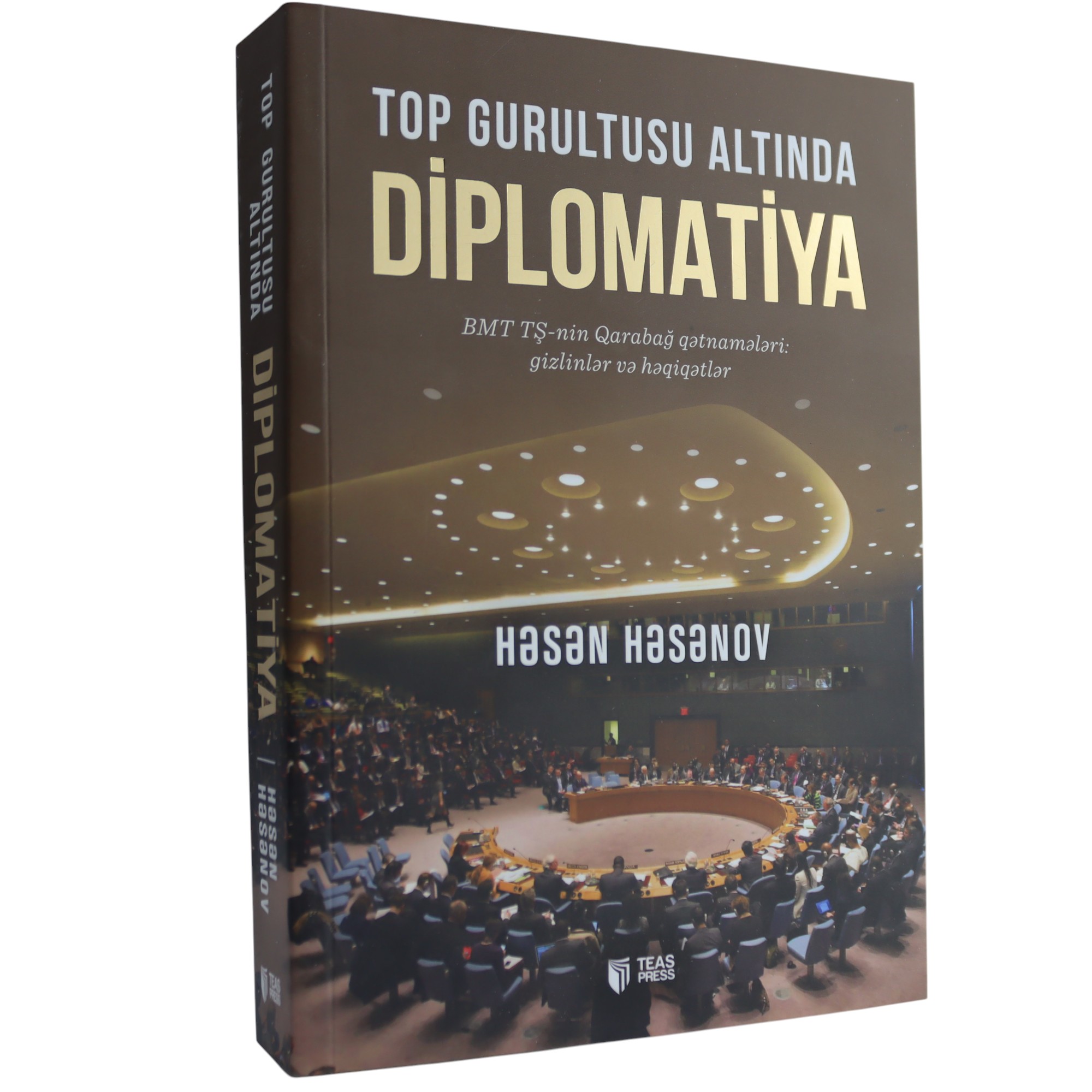 Top gurultusu altında Diplomatiya / Həsən Həsənov